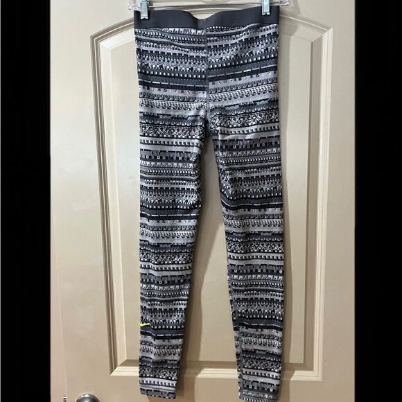 NIKE PRO HyperWarm 8 Bit Dri-Fit Black White Aztec Running Tights Women’s Size M - Picture 4 of 7